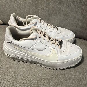 NIKE Air Force 1 Woman’s 8.5 Triple White